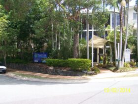 front entrance to Macquarie Lodge Noosa