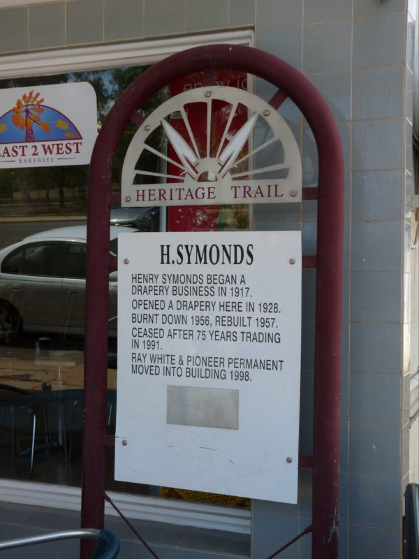 Symond's Sign