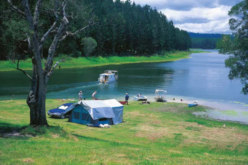 Camp site beside lakeshore in Danbulla