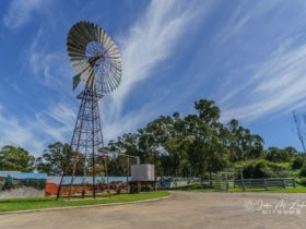 The Comet Windmill & Outback Mural
