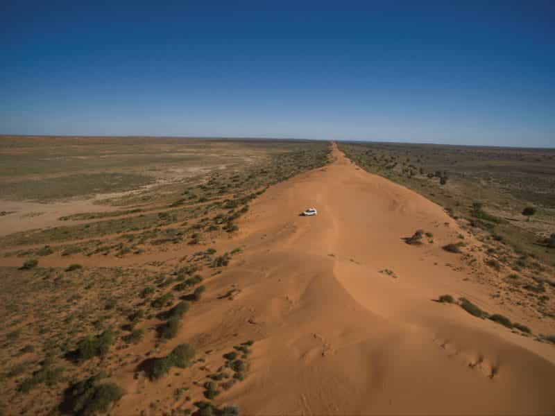 Vehcile n immense sand dune, Simpson Desert