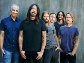 Image of all members of the Foo Fighters