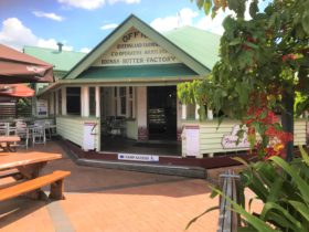 outside view of Flavours Café in Boonah