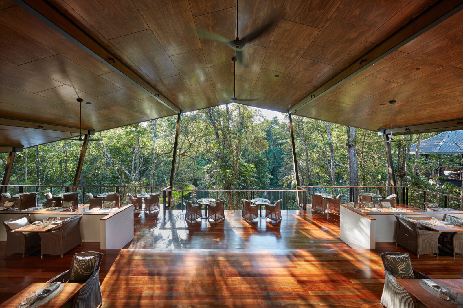 The Treehouse Restaurant at Silky Oaks Lodge