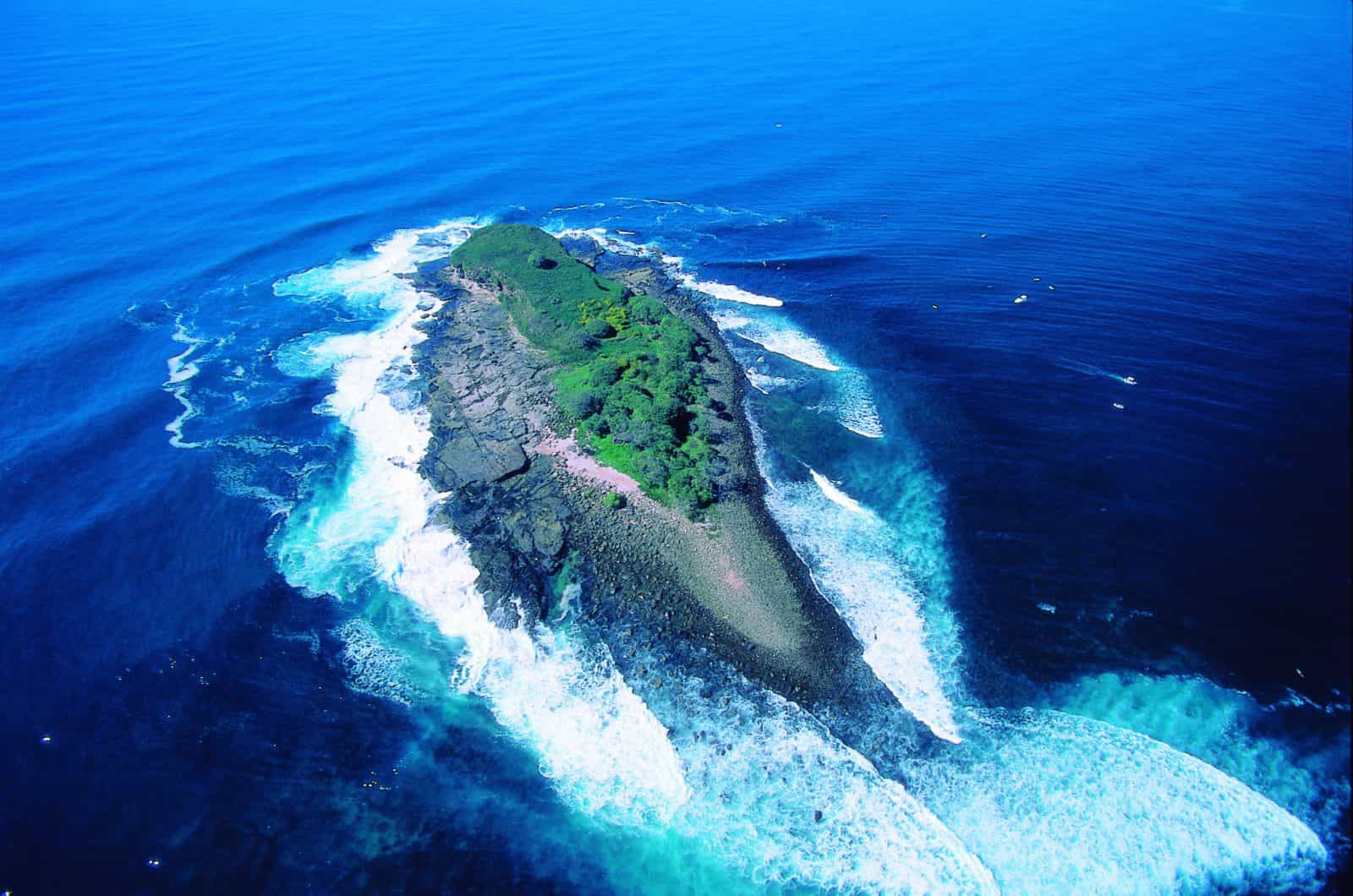 Mudjimba or Old Woman Island