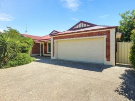 All Seasons' Port Elliot Holiday House Frontage with large double garage