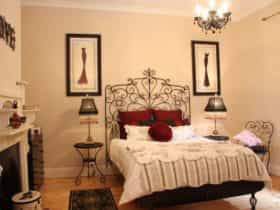 Azalea Cedar Rose - Bedroom