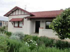 Mataro Cottage - front
