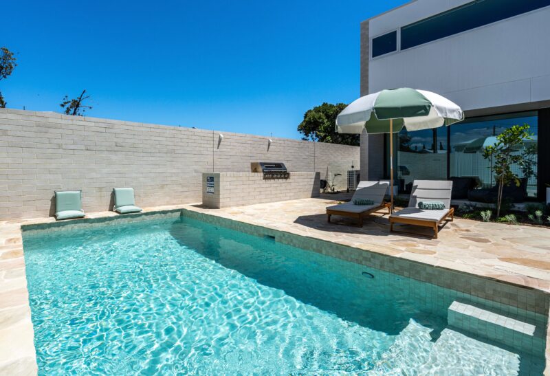 Magnesium pool with pool loungers and umbrella