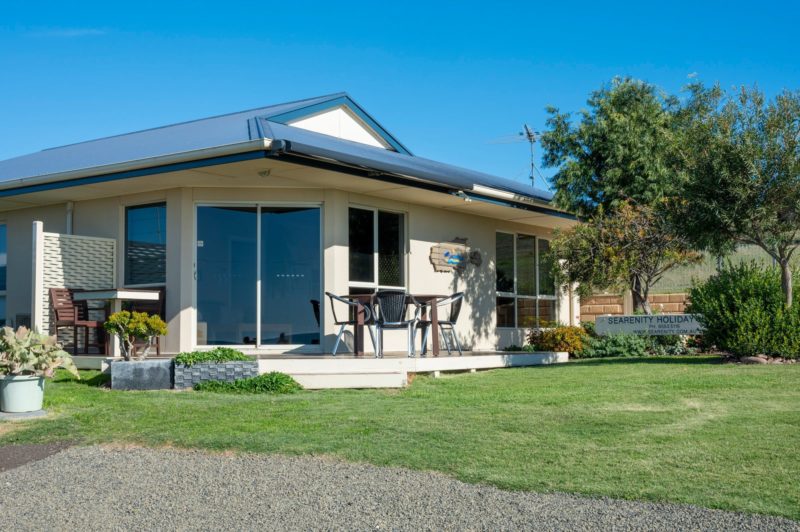 Searenity Holiday Home, Emu Bay, Kangaroo Island offers 3 bedrooms, 2 bathrooms.
