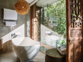 A bath tub with a view in the Adelaide Hills