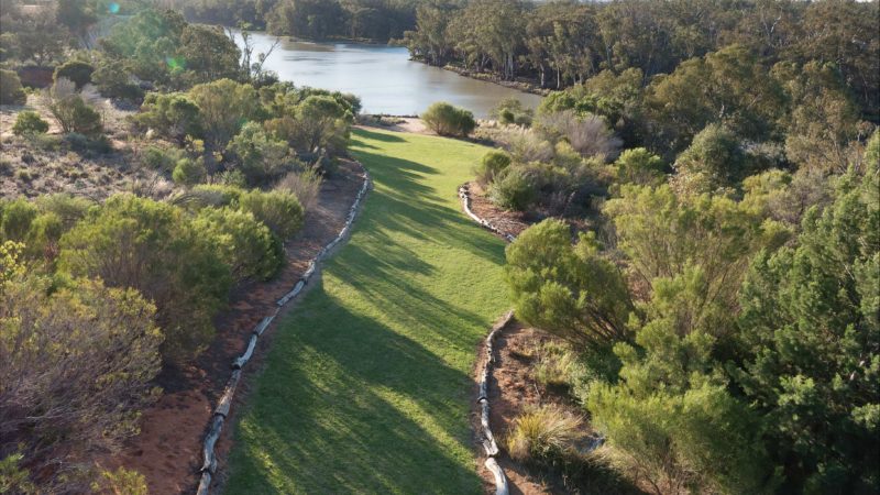 View of lawn leading to the edge of the cliffs overlooking the Murray River