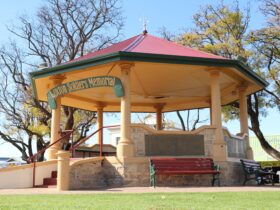 An octagonal stone rotunda in the middle of Loxton's main street