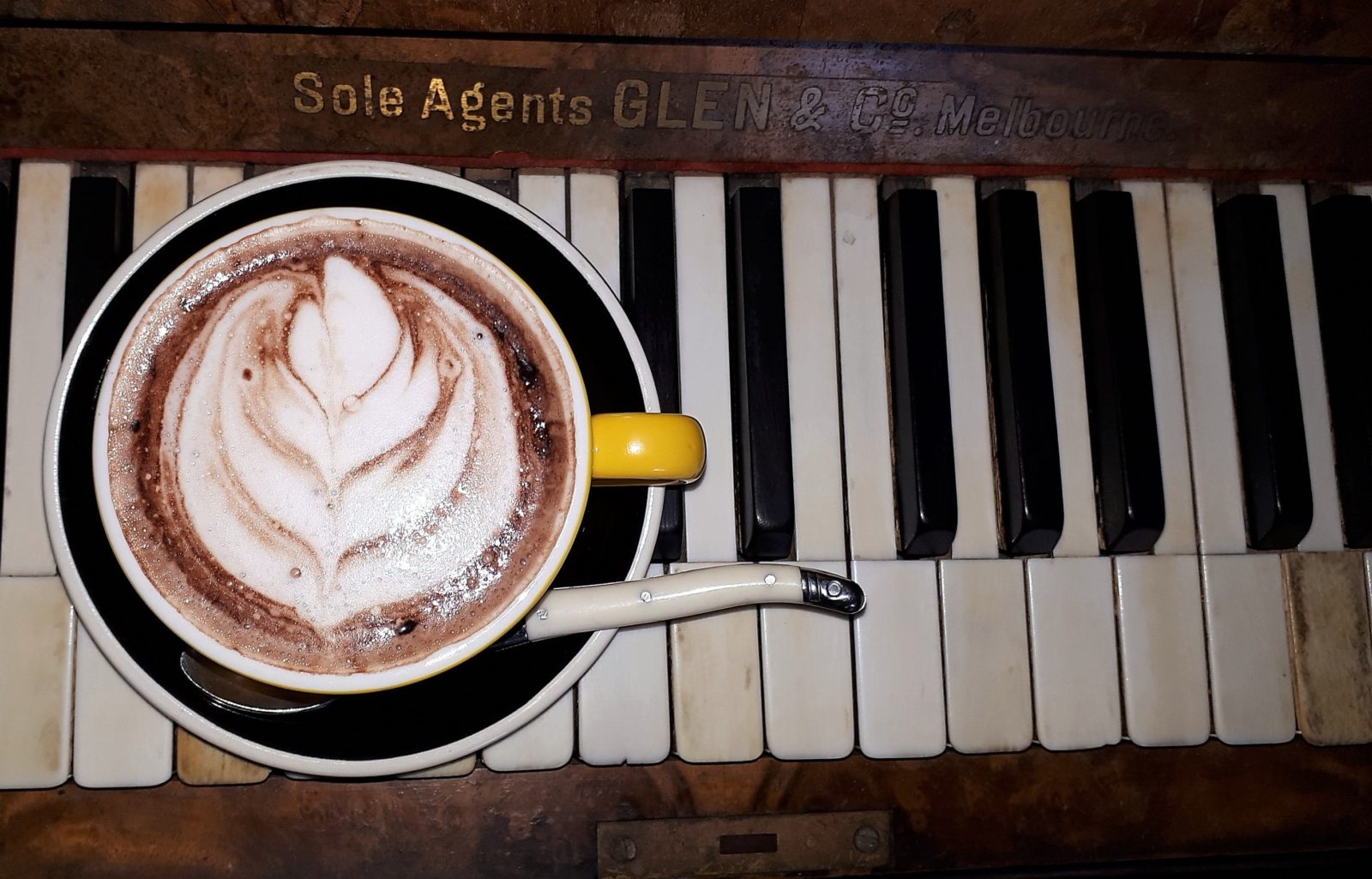 A coffee on a piano