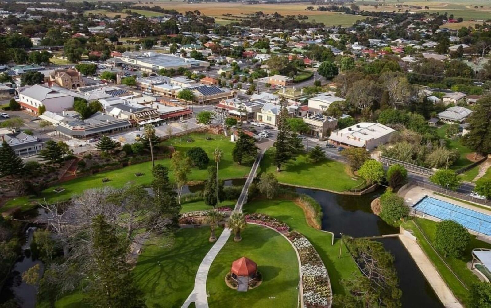 View of the town of Strathalbyn from above