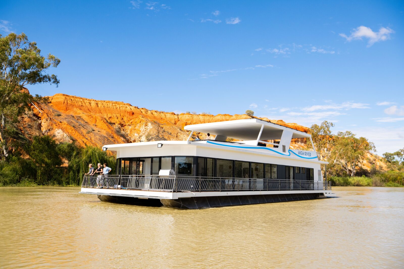 High River Houseboat cruising on the Murray River