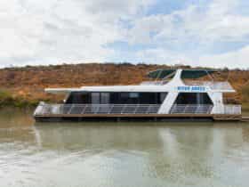 River Breez Houseboats