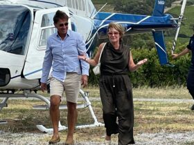Picking up children on way to HELI LIUNCH at The Winehouse, Langhorne Creek