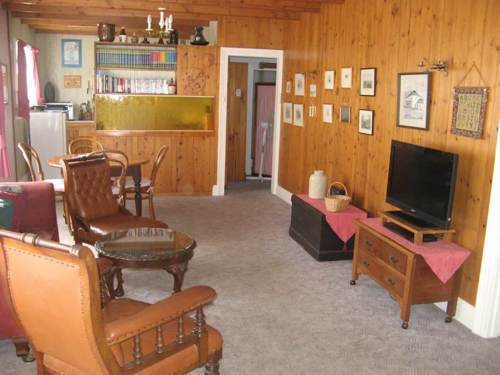 Grove Cottage lounge room