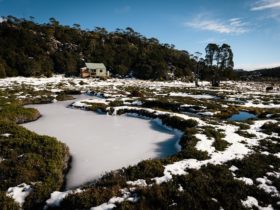 Lady Lake Hut on a snowy Higgs Track