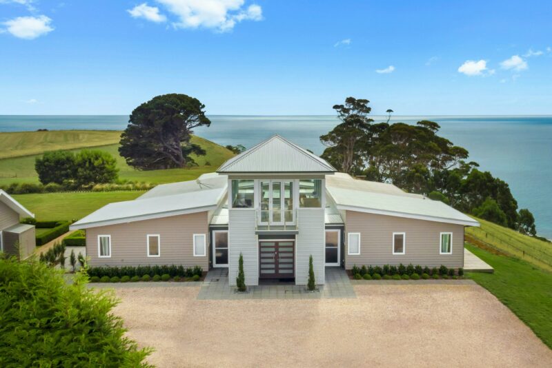 Table House, clifftop villa overlooking Bass Strait
