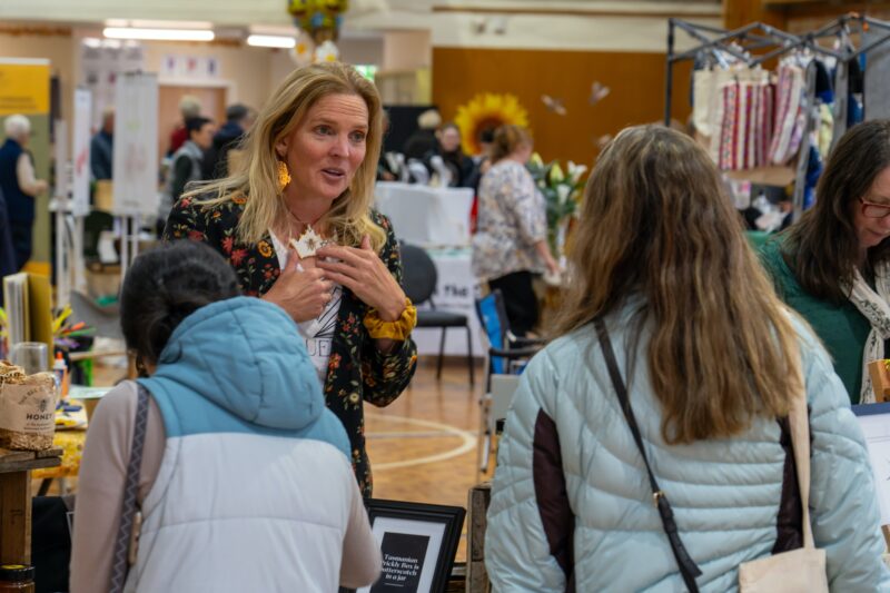 Jenni McLeod from the Bee Collective talking with attendees at the Festival