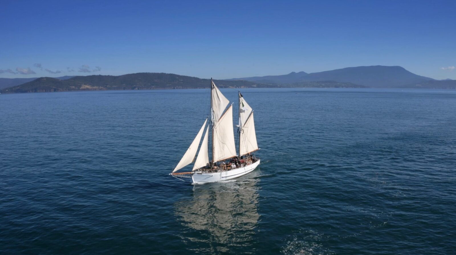 Rhona H under full sail