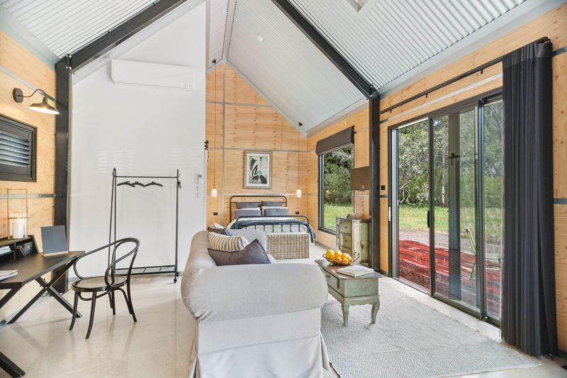 Shed ONE - Studio Style, ensuite, queen bed, cultiver linen, cathedral ceiling, picture windows