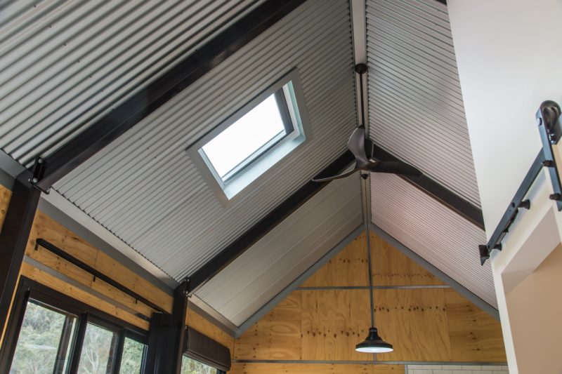 Shed ONE - High cathedral ceilings, opening skylights, fan and air conditioning