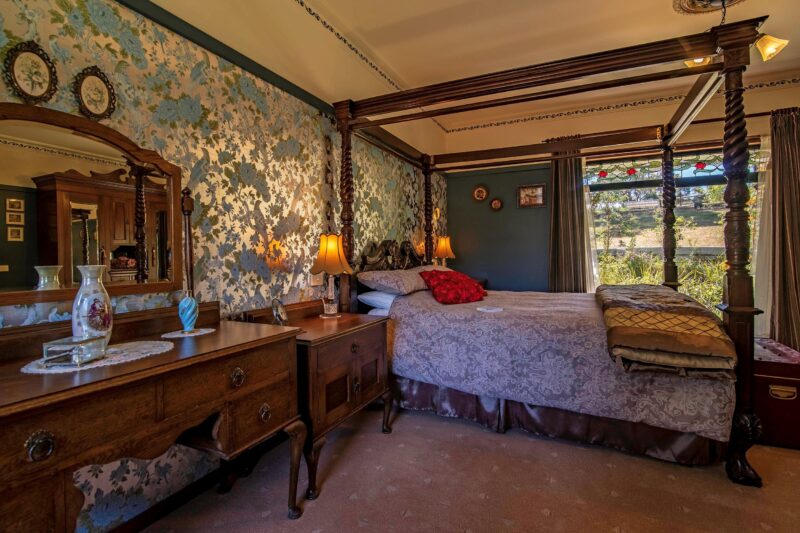All cottages have spacious bedrooms with en-suites attached. Lomandra Cottage has a 4 poster bed.