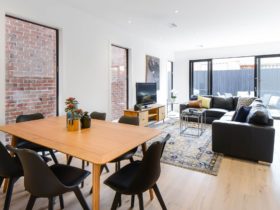 BOUTIQUE STAYS – Murrumbeena Place 1