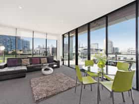 One bedroom deluxe serviced apartment in Melbourne