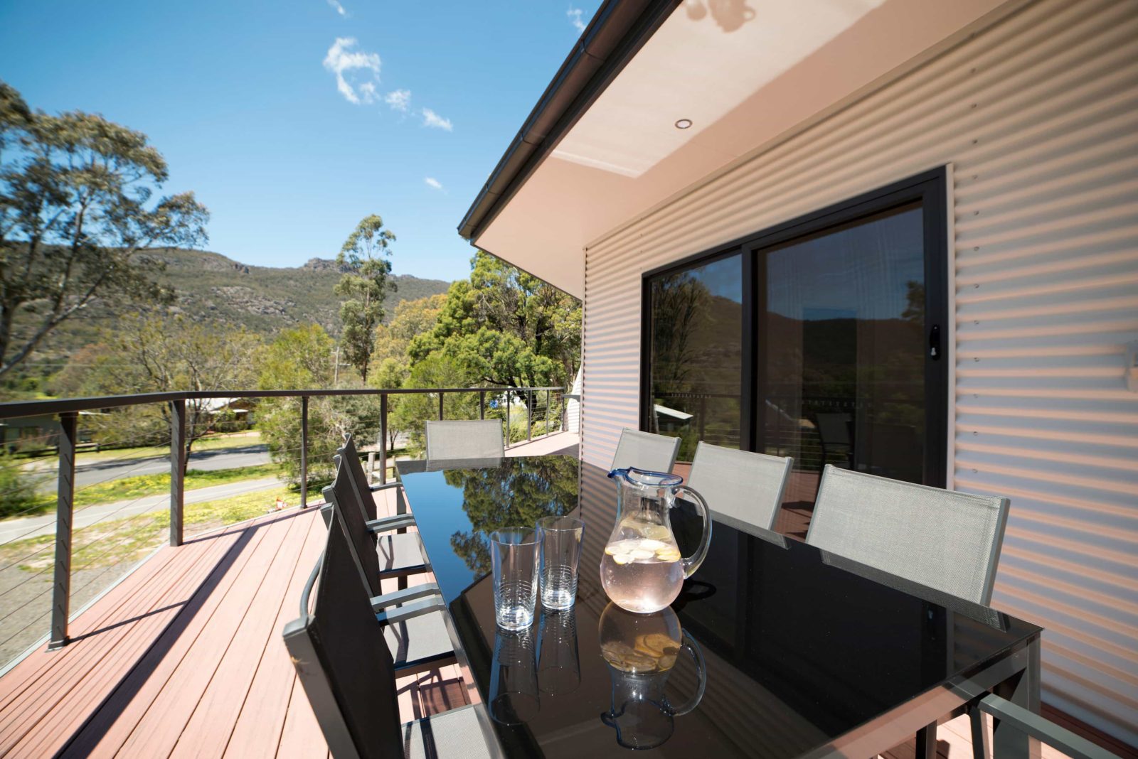 Golton in the Gap : Views to the Mt William Range from spacious deck and outdoor dining area
