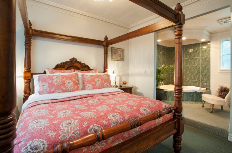 Four poster king size bed