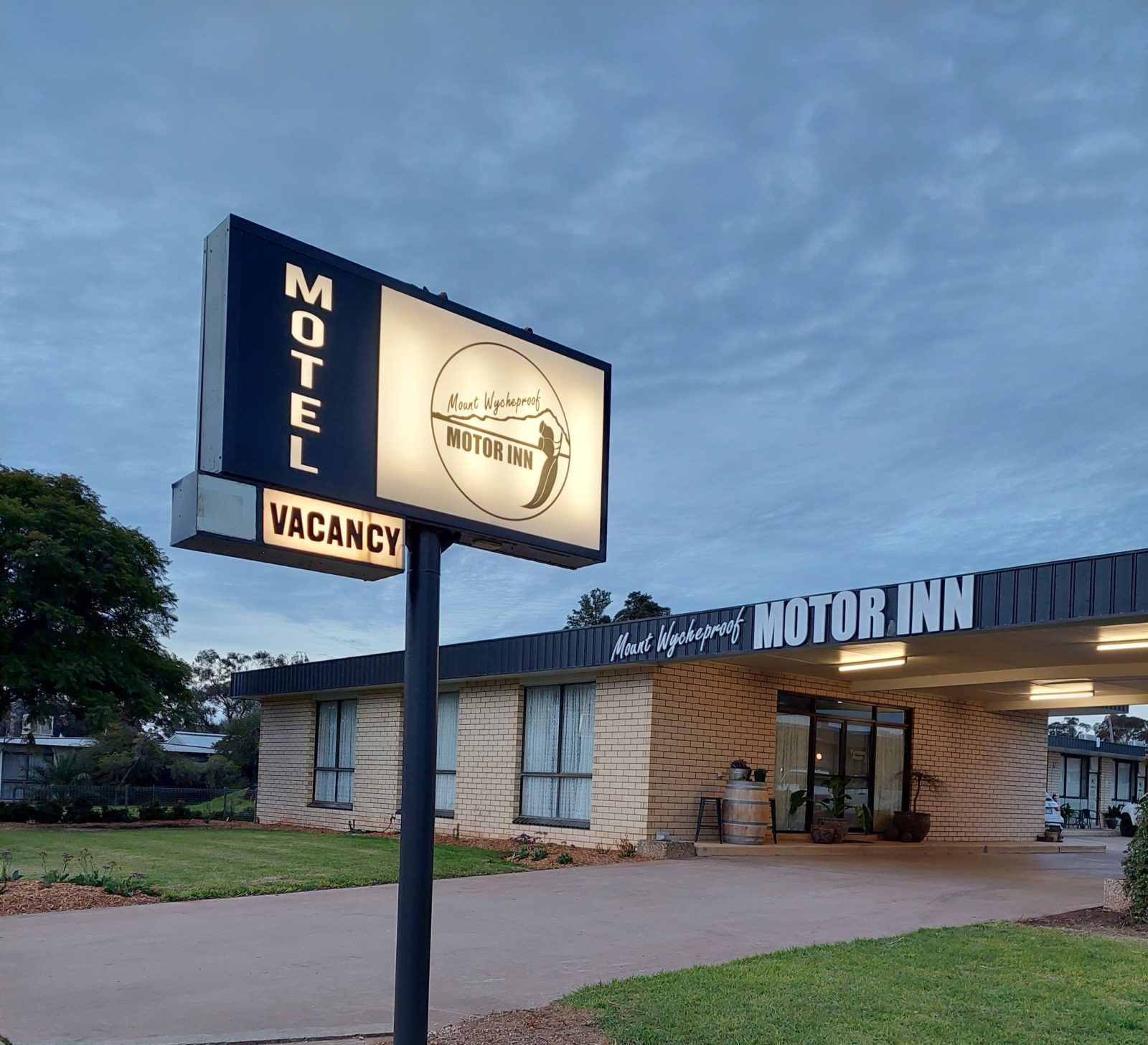 Front of Motel, 360 Broadway, Wycheproof . Vic