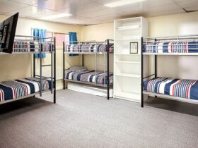 Reindeer Ski Club 6 person dorm with 3 bunk beds