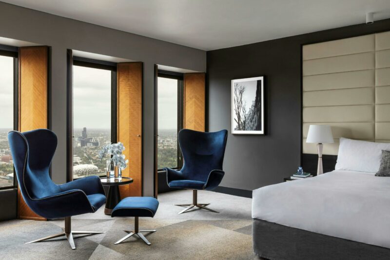 Unwind in our 38m² Deluxe Room while enjoying the sweeping views of Melbourne.