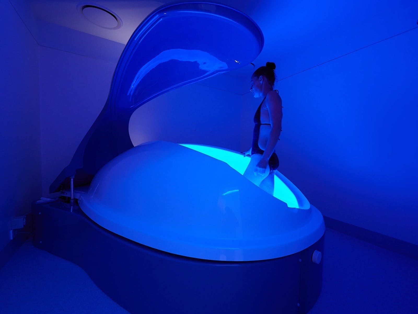 Float Therapy in float tank tranquility pod. Float therapy for relaxation and pain management