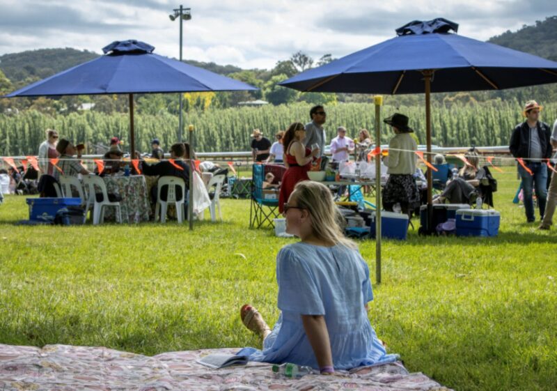 Picnic at the Healesville Picnic races