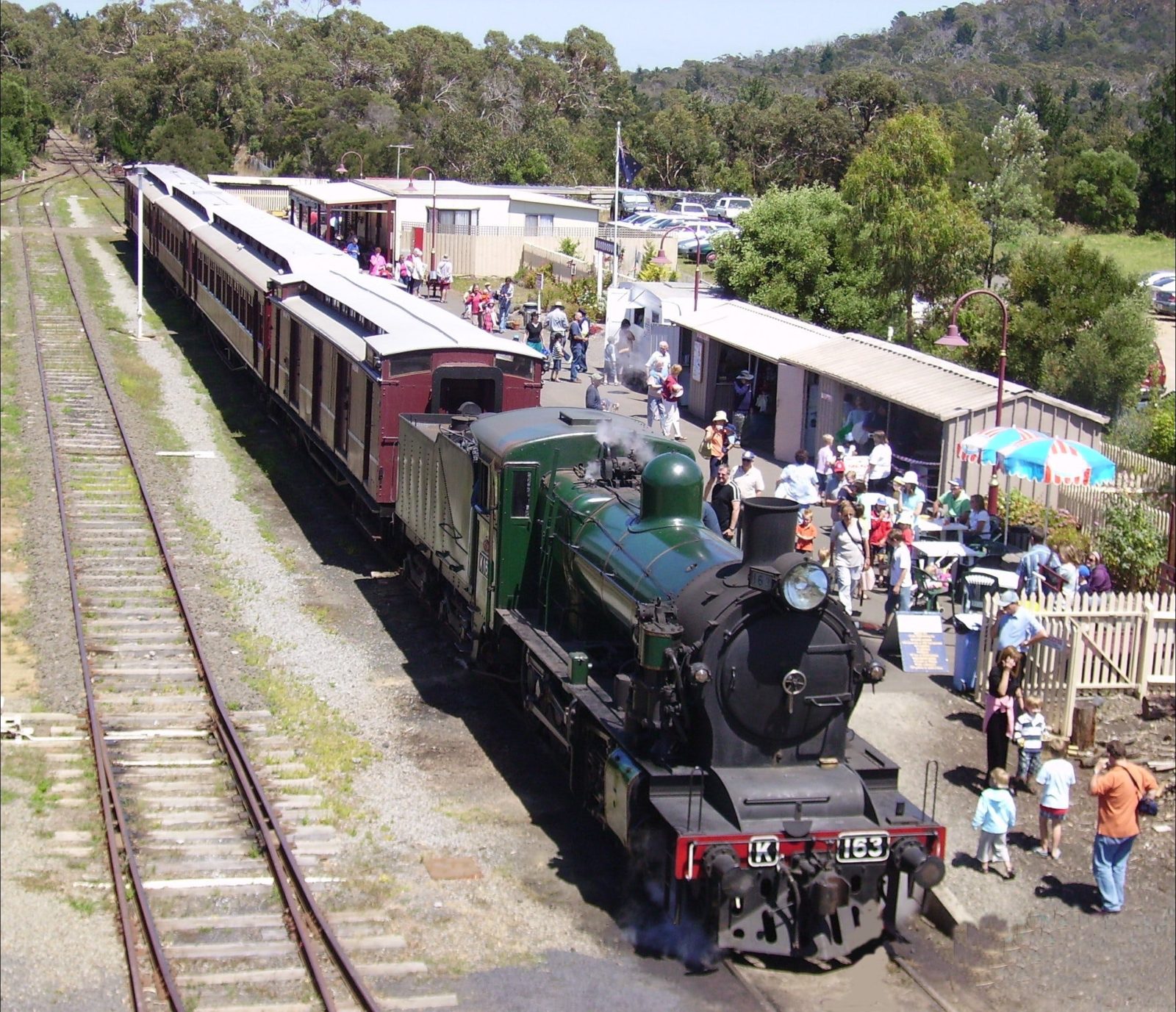 Train at Moorooduc Station