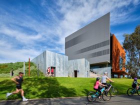 Shepparton Art Museum exterior shot features architectural features of panel walls.