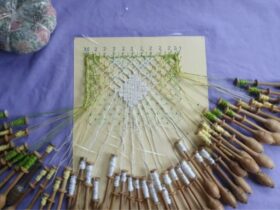 Lace making with Lindy de Wijn