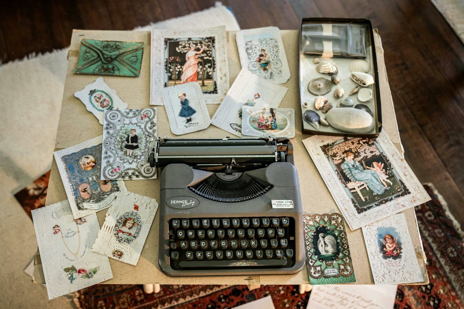 Type writer and cards