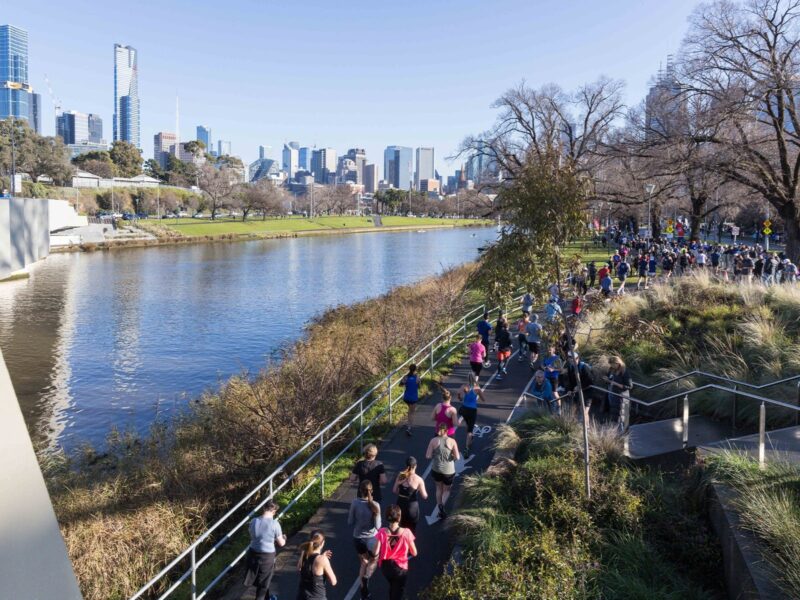 photo of runners on footpath with yarra river to their left