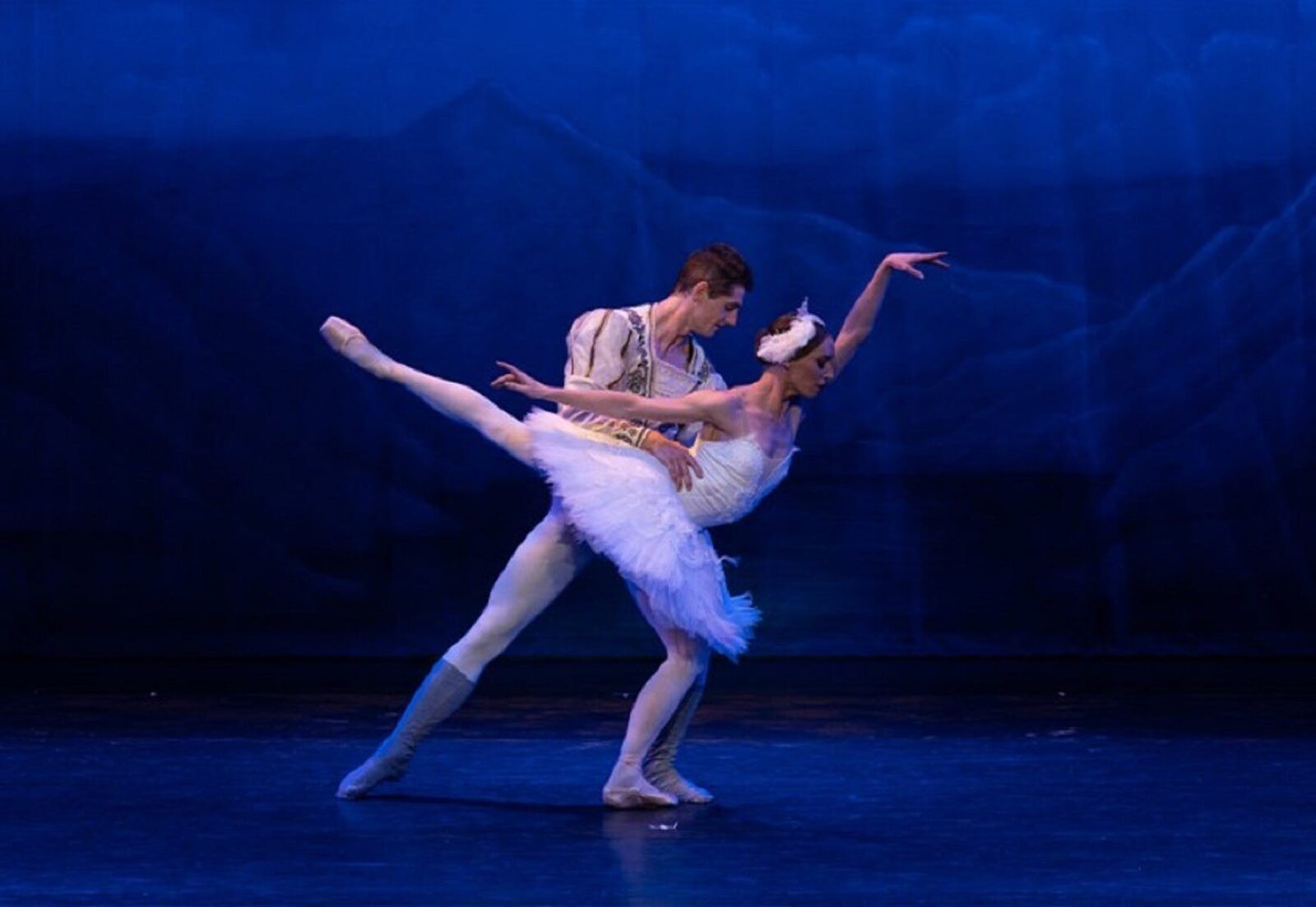 Swan Lake by Victorian State Ballet