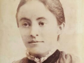 Willets Elite Studio, Ballarat, photograph of an unidentified woman ca. 1869-1889.
