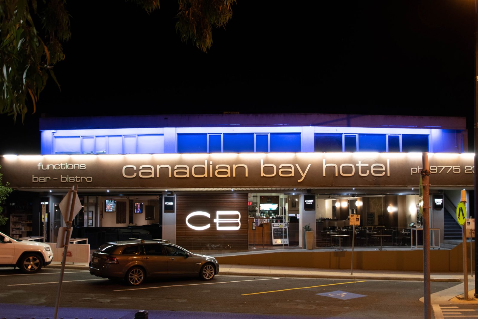 Canadian Bay Hotel
