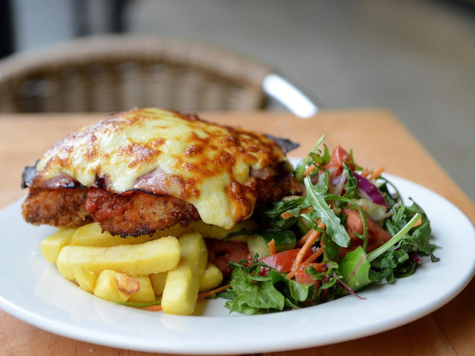 Parma, chip and salad