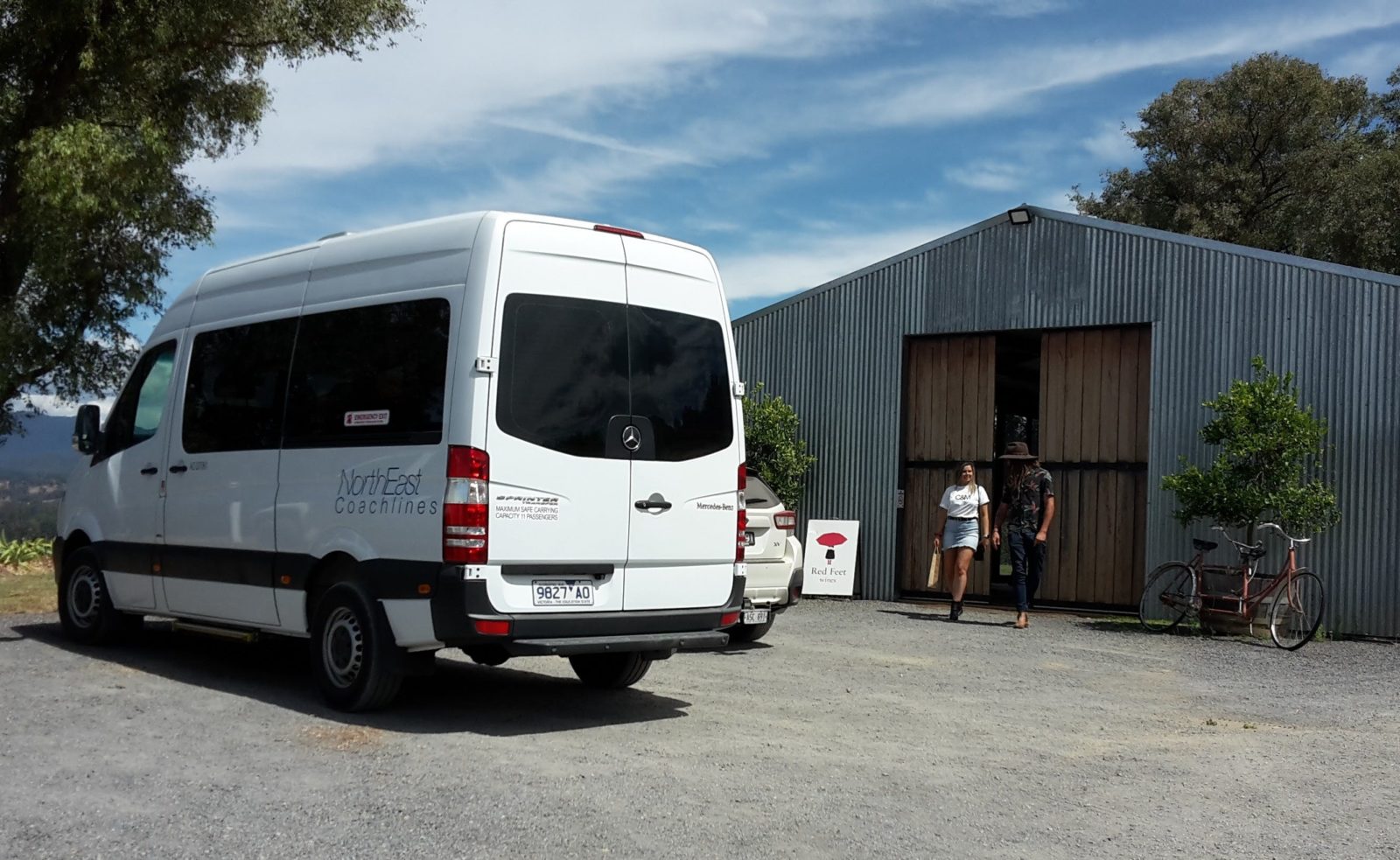 King Valley Winery transfers small group bus tour
