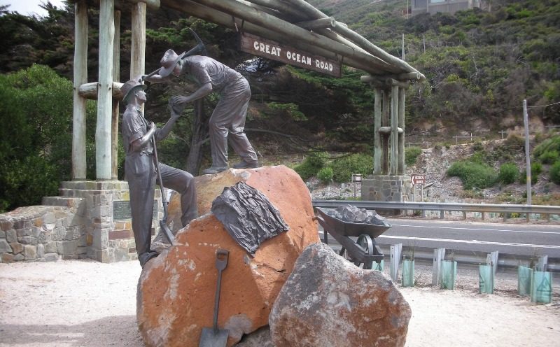 The Great Ocean Road Memorial Arch at Eastern View